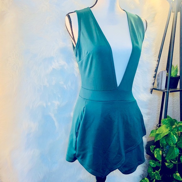 Charlotte Russe Deep V-neck Plunge Romper Size M - Picture 4 of 7